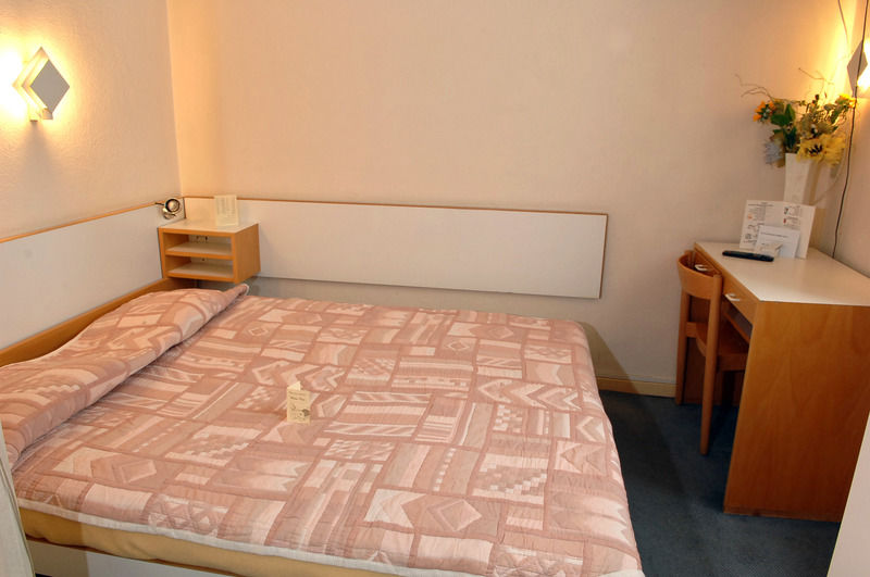 Sun Hotel Saint-Gilles Habitación foto